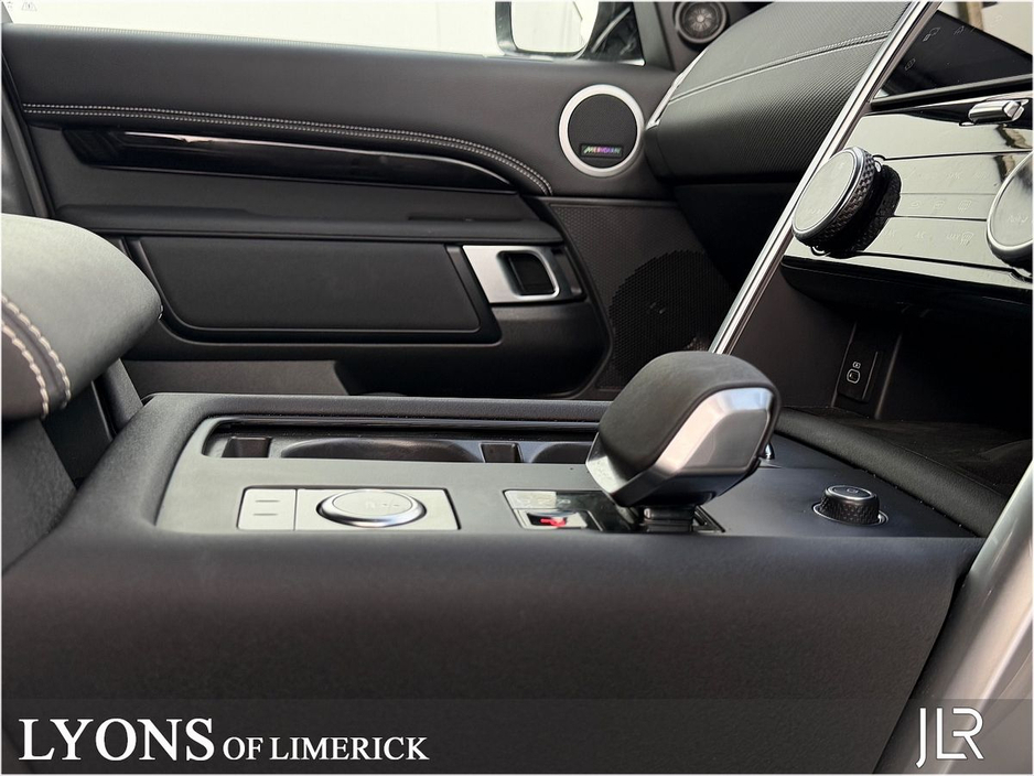 2025 Land Rover Discovery - image 15