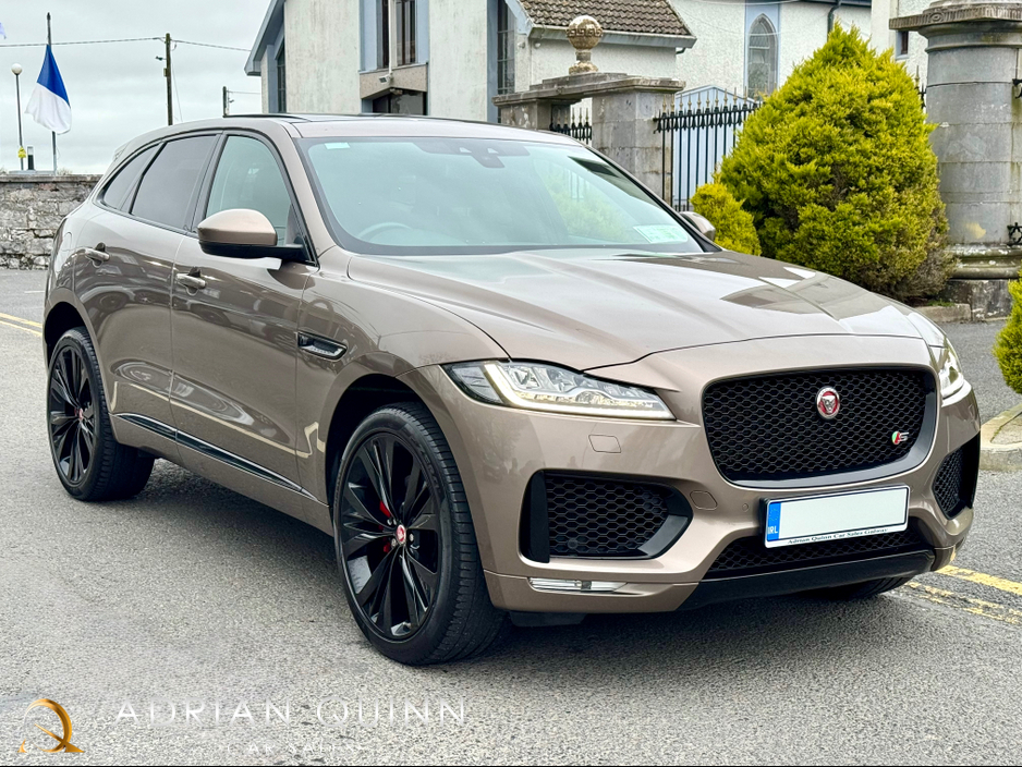 2016 Jaguar F-Pace - image 4