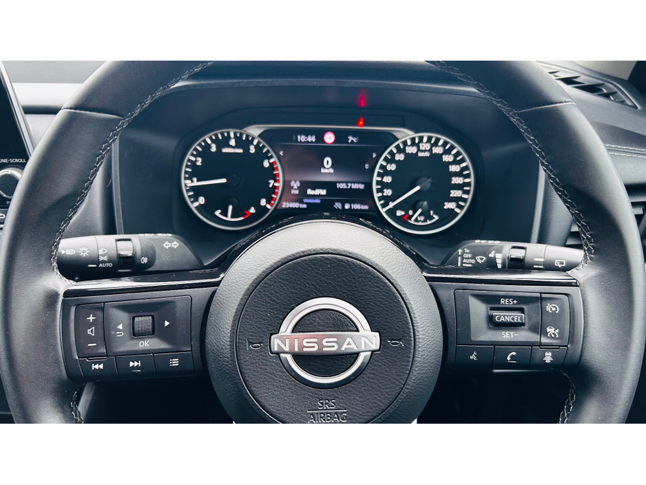 2024 Nissan Qashqai LOW MILEAGE + GLASS ROOF + REAR COLOUR CAMERA + PARK SENSORS €30,995