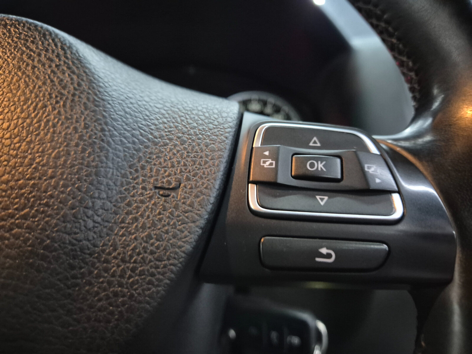 2012 Volkswagen Tiguan - image 9