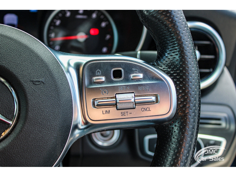 2022 Mercedes-Benz GLC Class - image 22