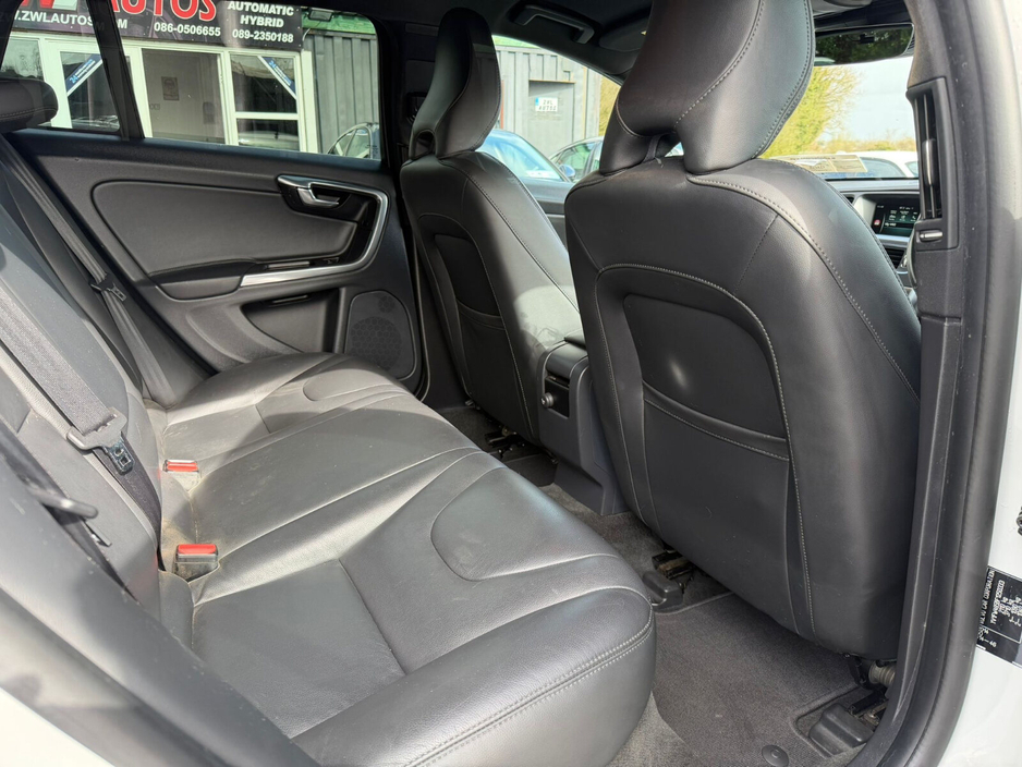 2015 Volvo V60 - image 19