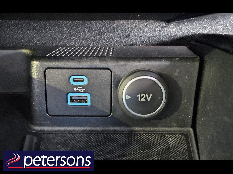 2020 Ford Kuga - image 37