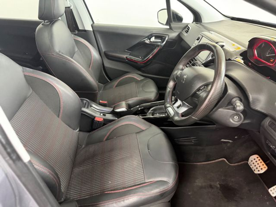 2017 Peugeot 2008 - image 8