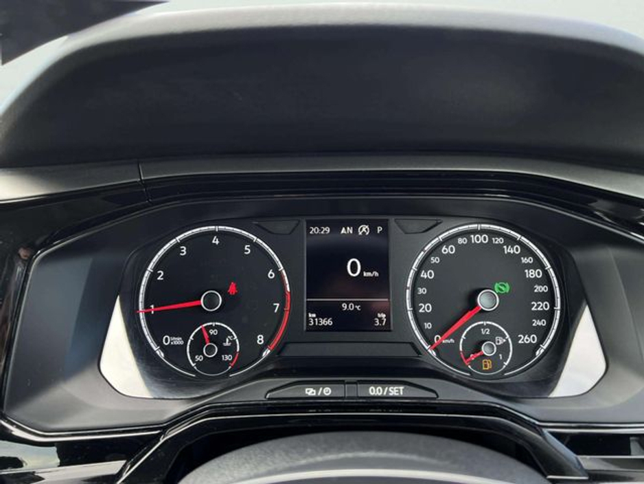 2019 Volkswagen Polo - image 2