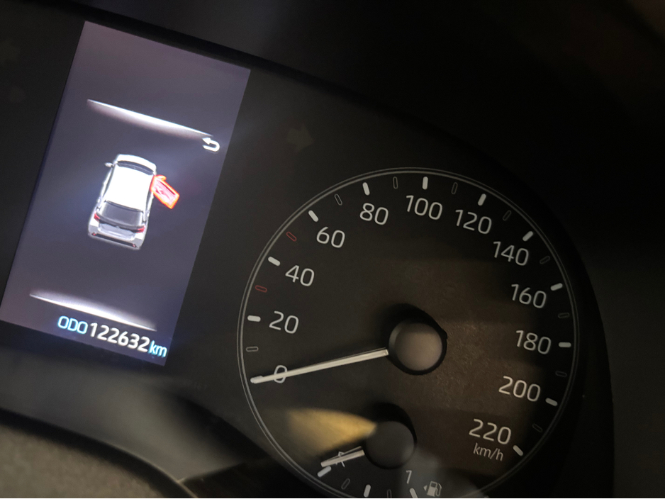 2023 Toyota Yaris - image 12