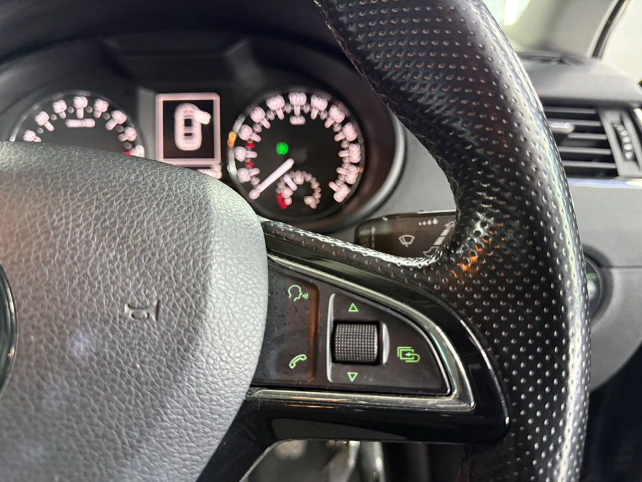 2015 Skoda Octavia - image 23