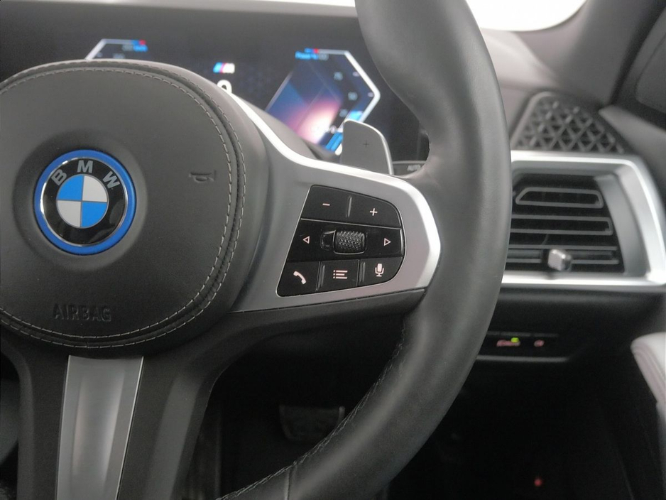 2025 BMW X5 - image 18