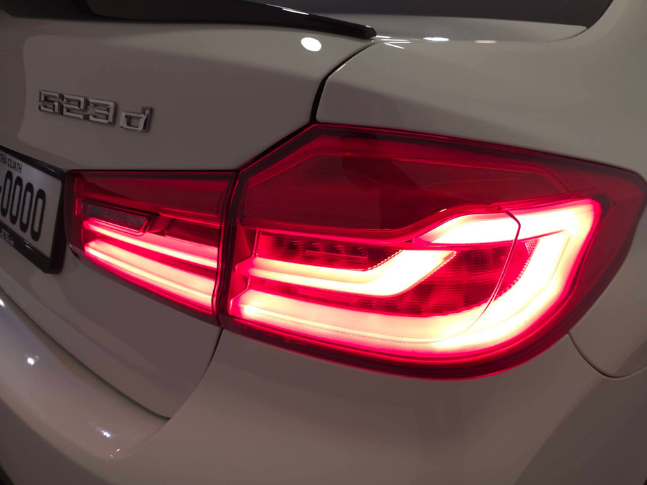 2017 BMW 5 Series - image 13