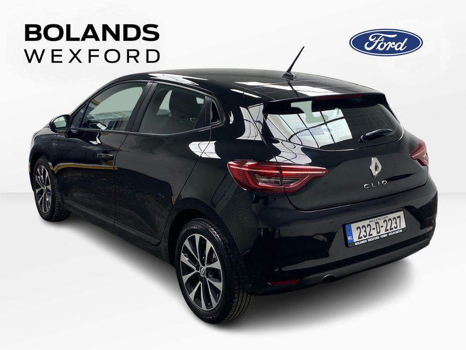 2023 Renault Clio - image 3