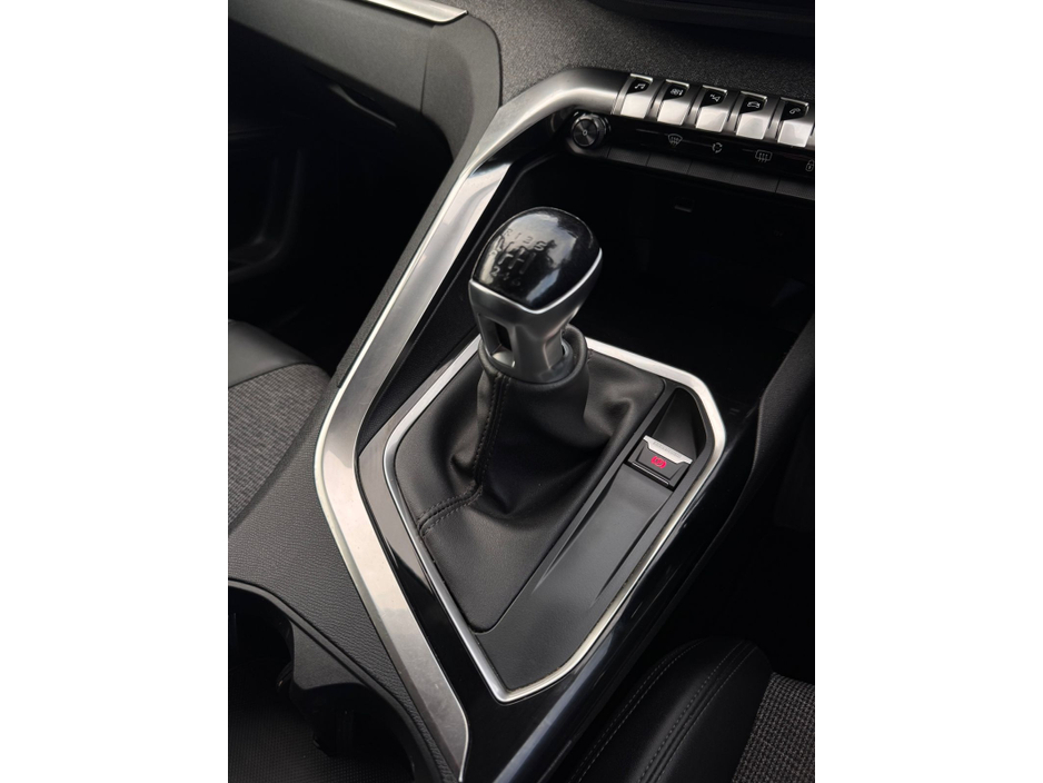 2019 Peugeot 5008 - image 20