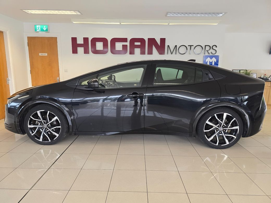 2023 Toyota Prius - image 4