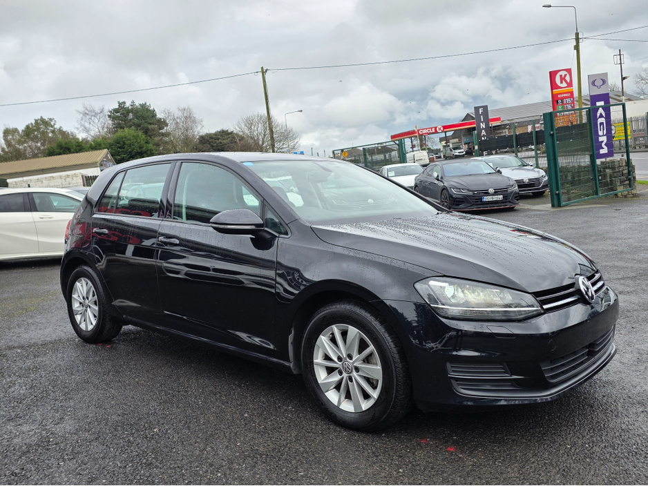 2016 Volkswagen Golf - image 2