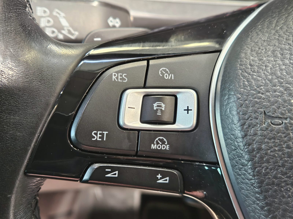 2017 Volkswagen Tiguan - image 11