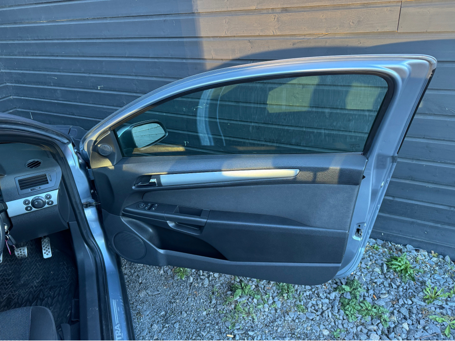 2007 Opel Astra - image 12