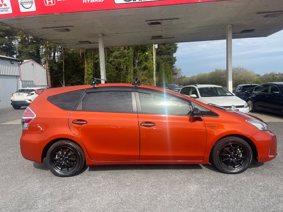 2014 Toyota Prius Alpha - image 7