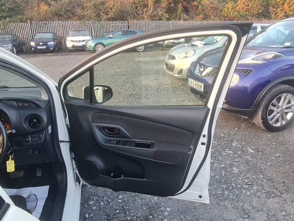 2018 Toyota Vitz - image 11