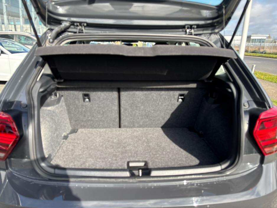 2021 Volkswagen Polo - image 9