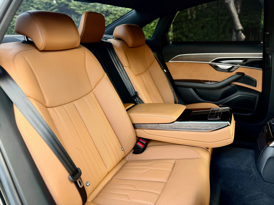 2024 Audi A8 - image 13