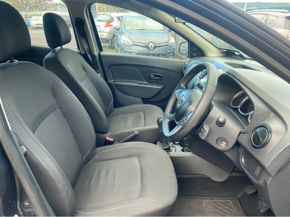 2017 Dacia Sandero - image 9