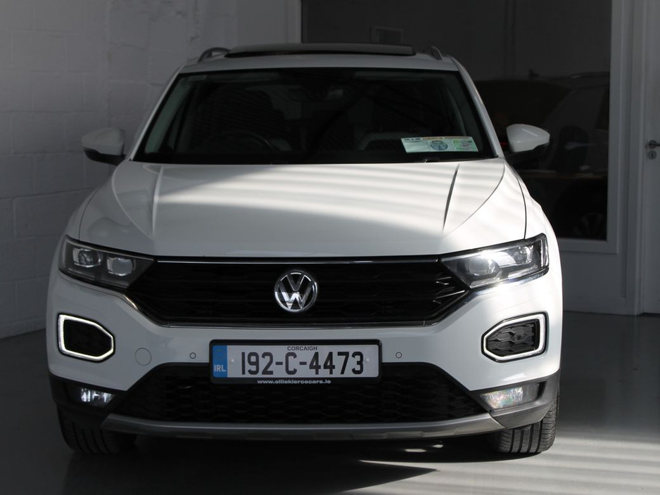 2019 Volkswagen T-Roc - image 2