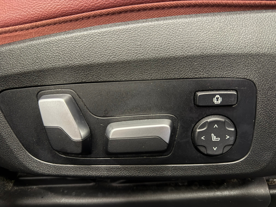 2021 BMW 3 Series - image 27