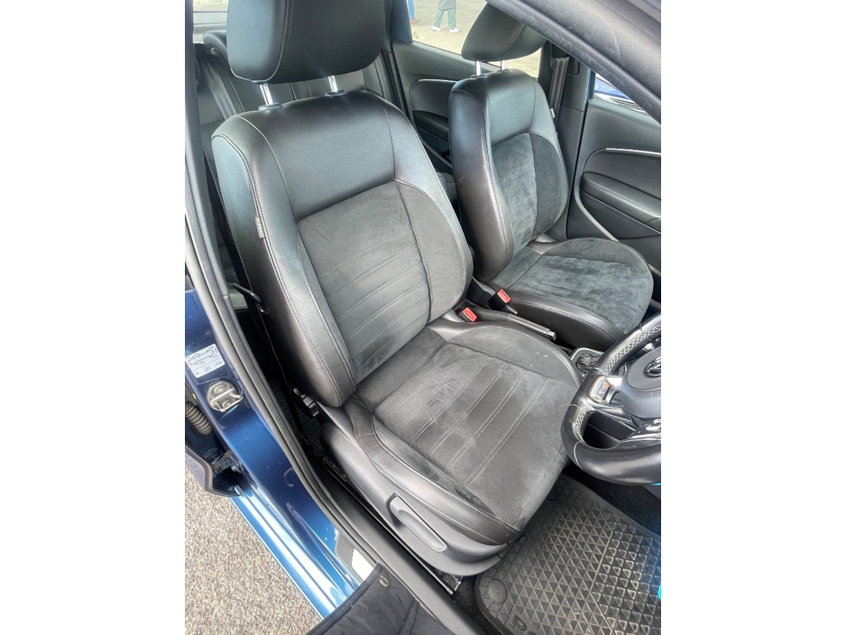 2016 Volkswagen Polo - image 12