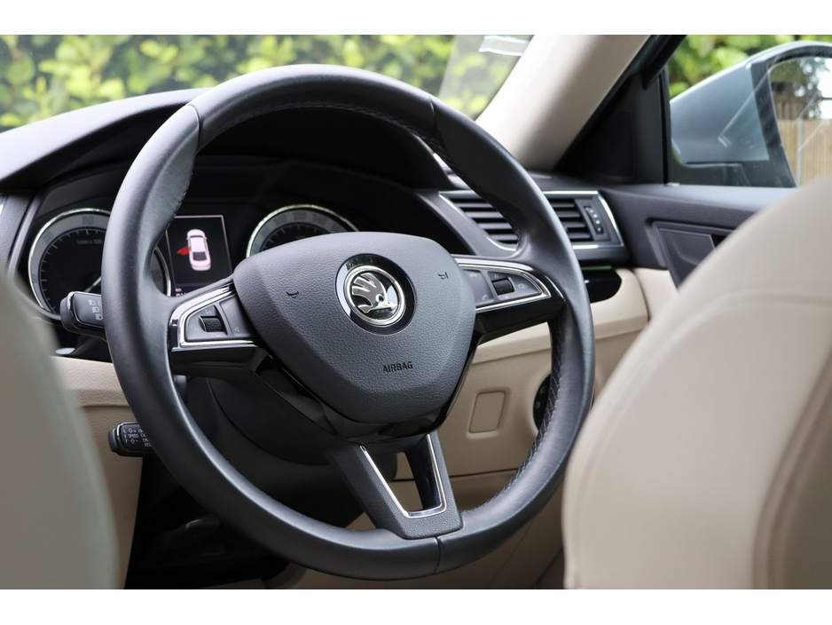 2016 Skoda Superb - image 16