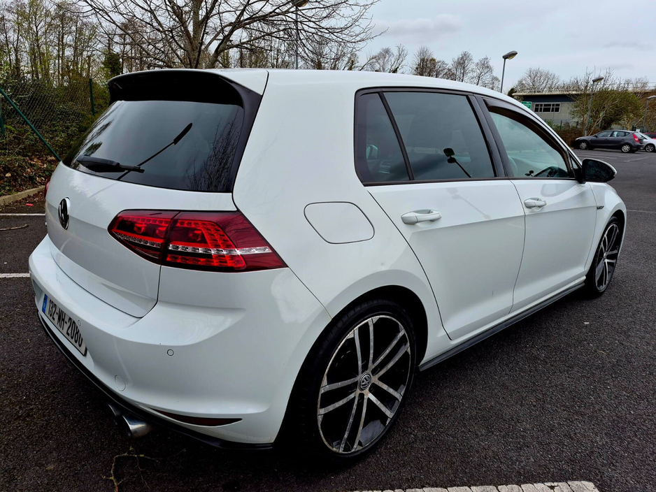 2013 Volkswagen Golf - image 11