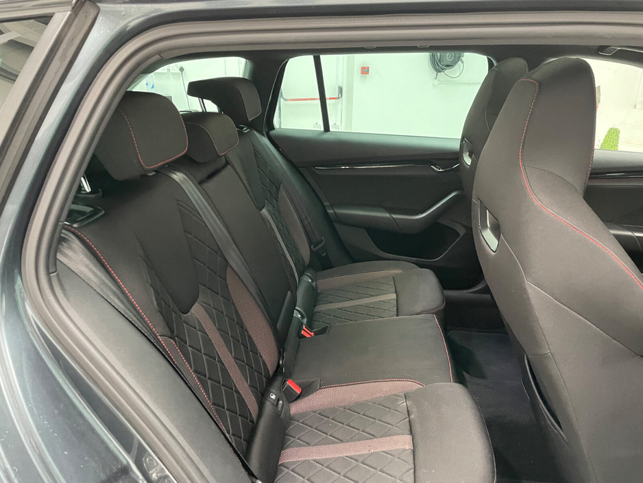 2021 Skoda Octavia - image 18