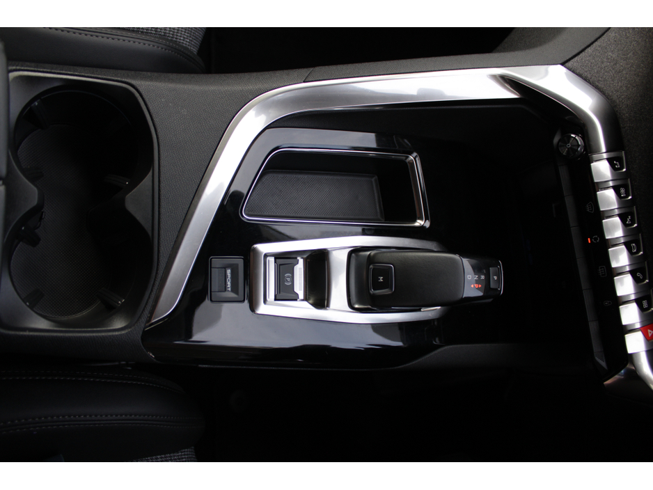 2020 Peugeot 5008 - image 14