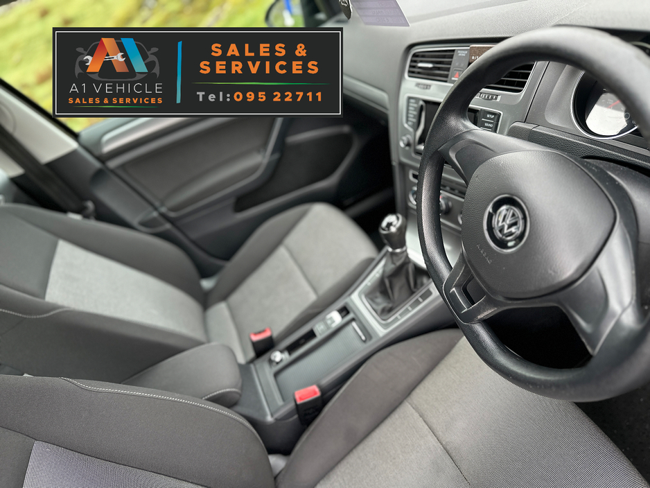 2013 Volkswagen Golf - image 23