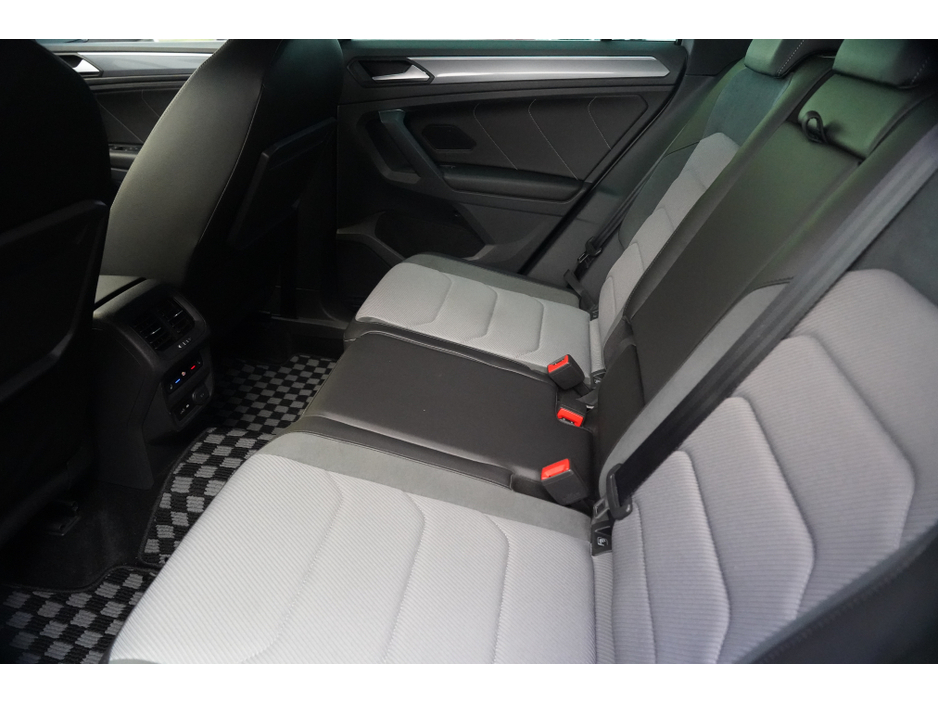 2019 Volkswagen Tiguan - image 24