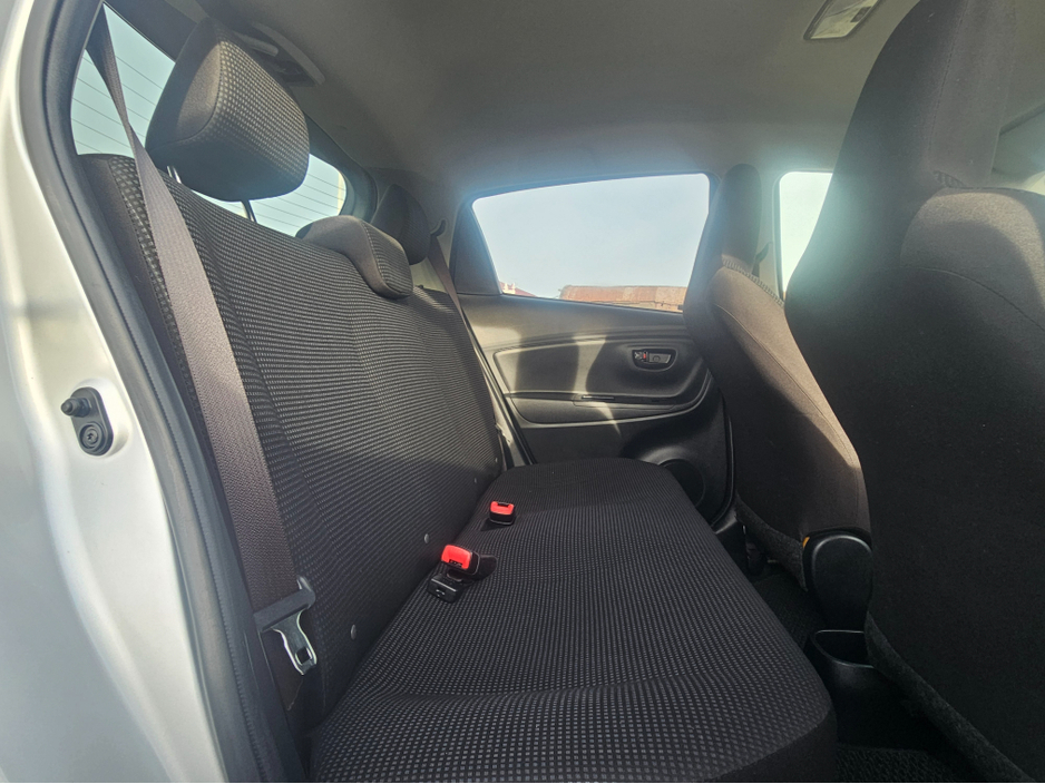 2019 Toyota Yaris - image 2