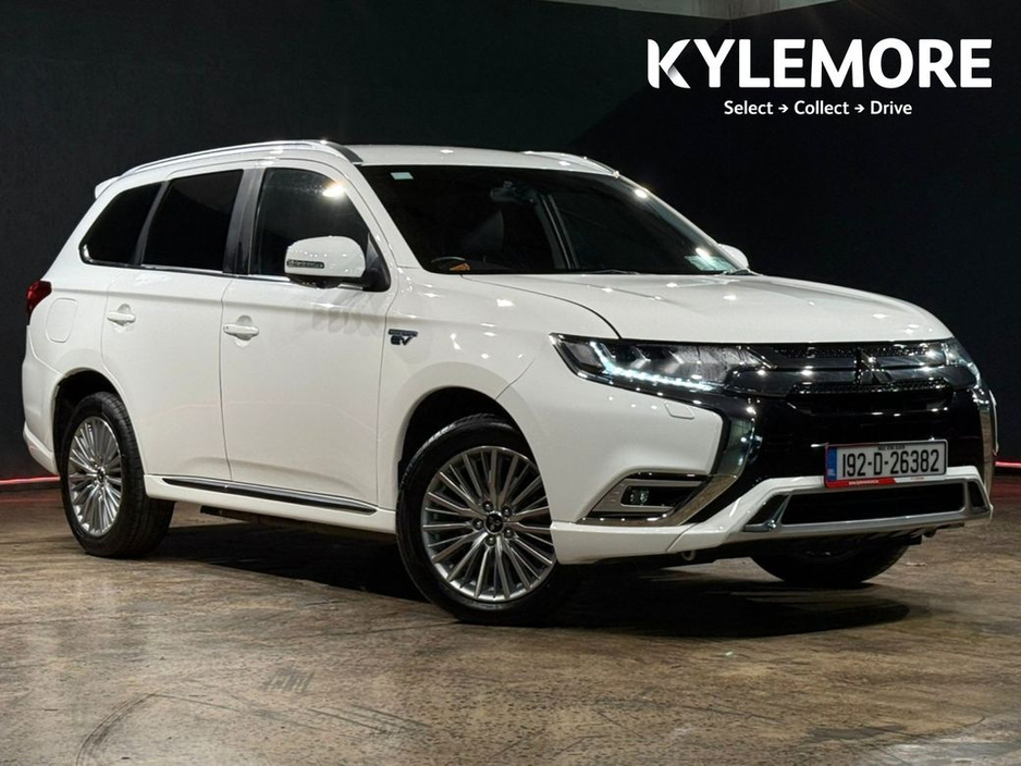 2019 Mitsubishi Outlander 2.4 AUTOMATIC HYBRID - ALLOY WHEELS - ELECTRIC SEATS - HEATED SEATS - HEATED STEERING WHEEL - HEATING / AC CONTROLS - REVERSE CAMERA - MULTI FUNCTION €21,950