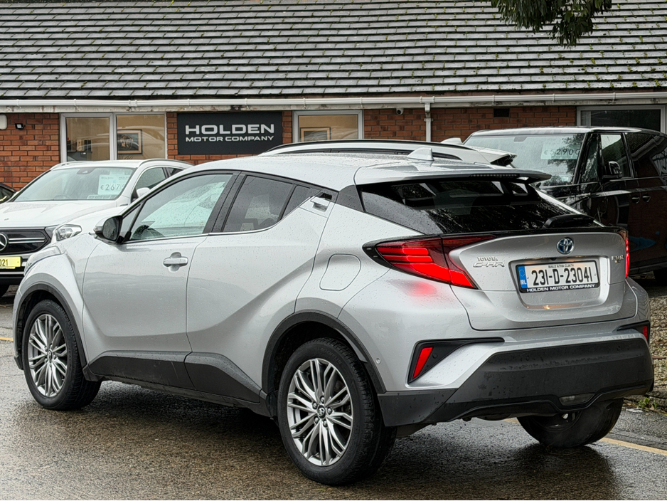 2023 Toyota C-HR HYBRID..Keyless Entry..Apple CarPlay €22,750