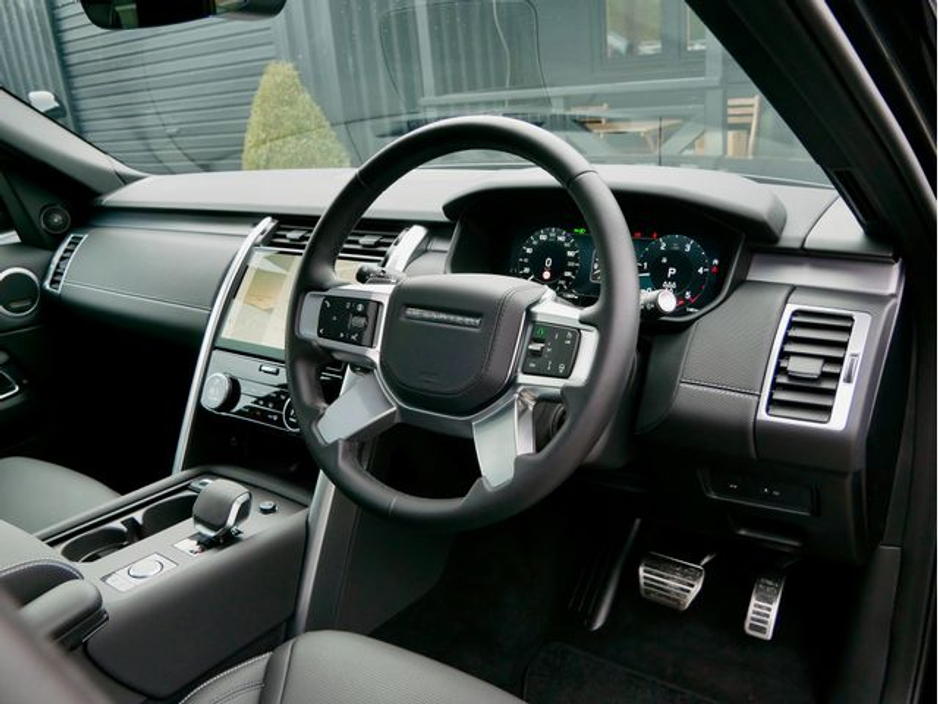 2025 Land Rover Discovery - image 19