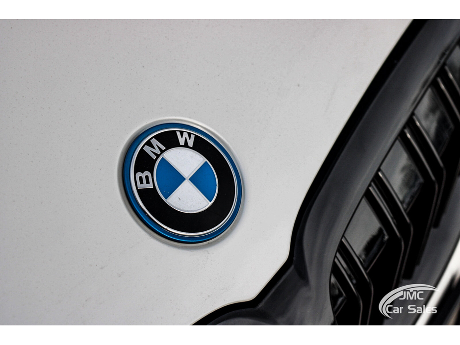 2021 BMW 3 Series - image 10