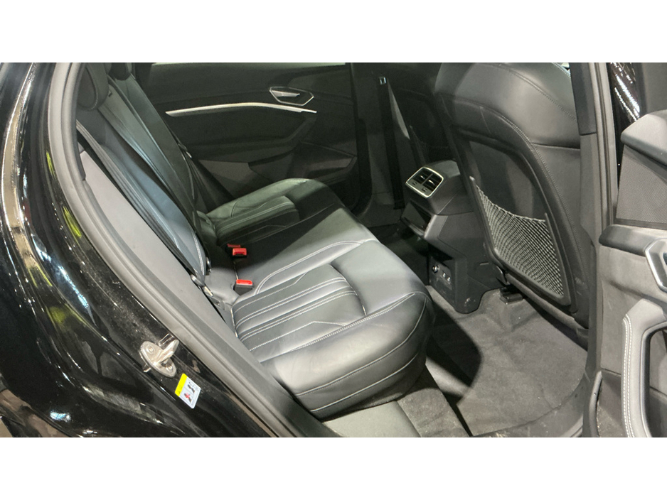 2022 Audi e-tron - image 4