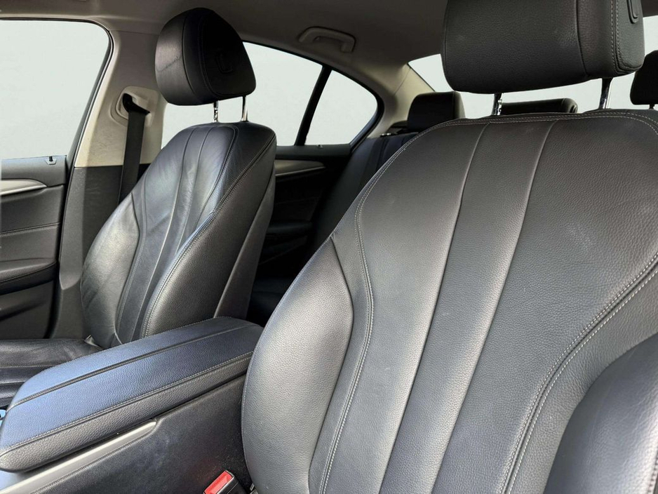 2018 BMW 5 Series - image 4