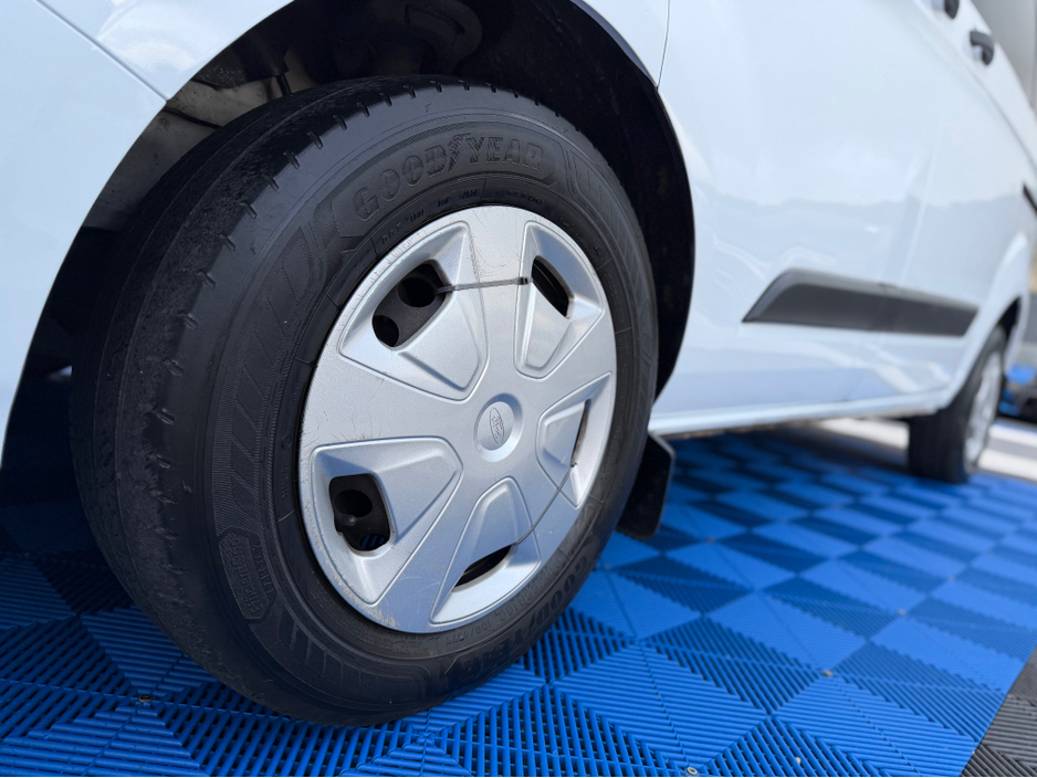 2021 Ford Transit Custom Kombi - image 10