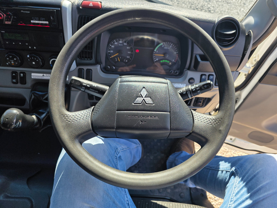 2019 FUSO Canter - image 7