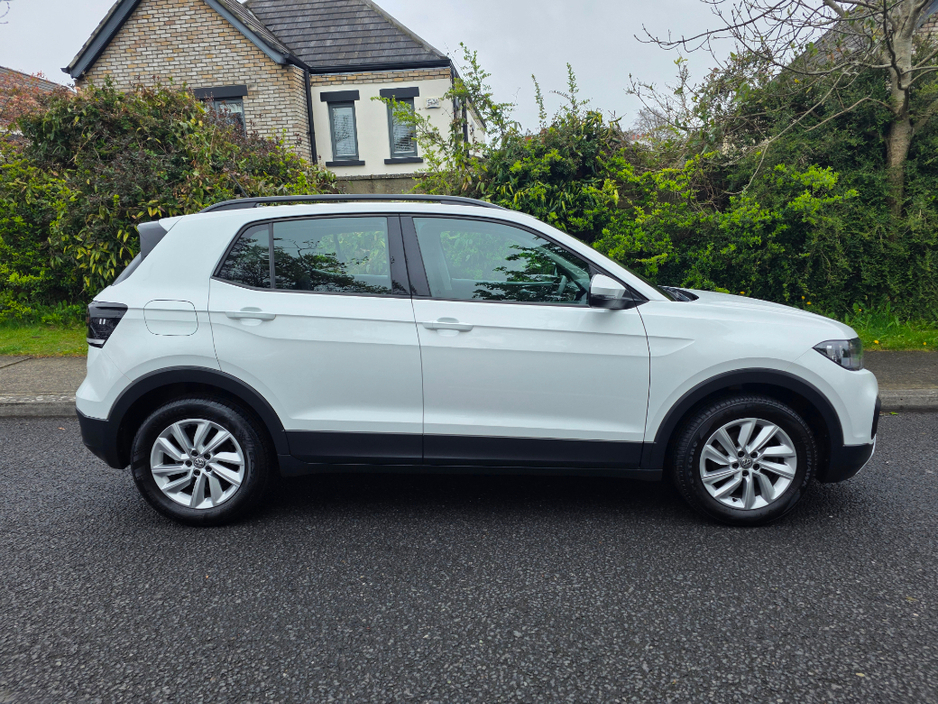2019 Volkswagen T-Cross - image 2