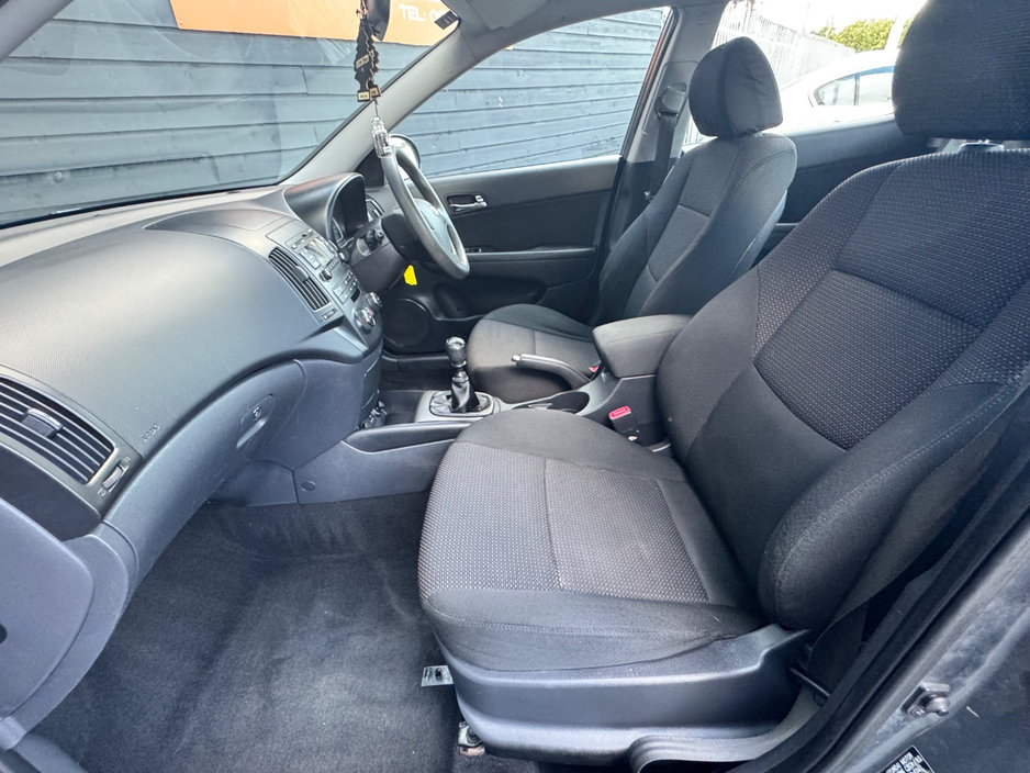 2009 Hyundai i30 - image 13