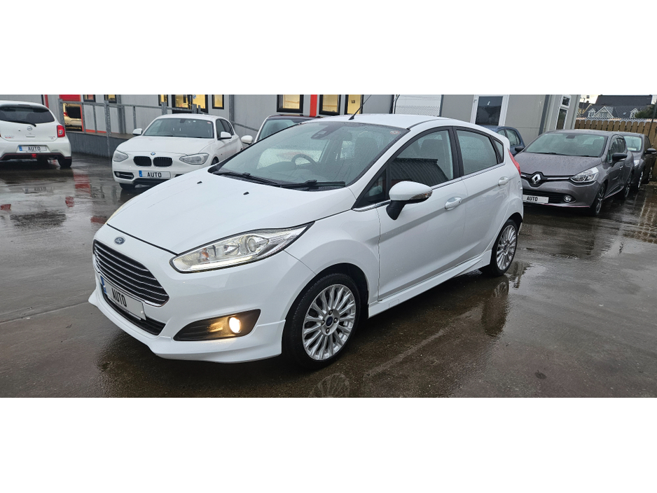 2016 Ford Fiesta automatic titanium/zetec s 1.0 eco very low kms €10,950