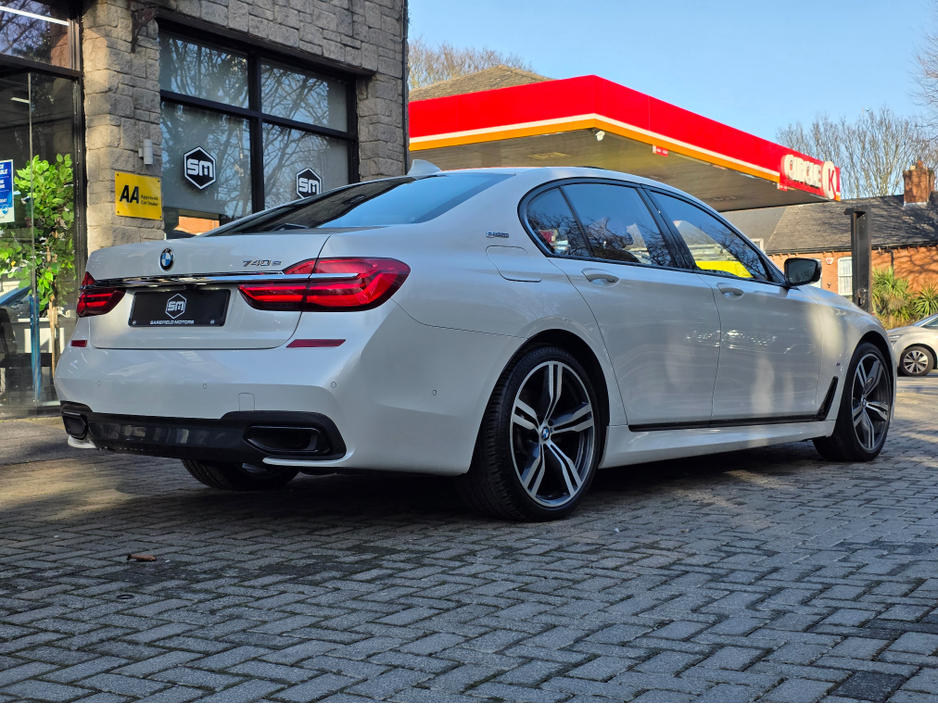 2017 BMW 7 Series - image 15