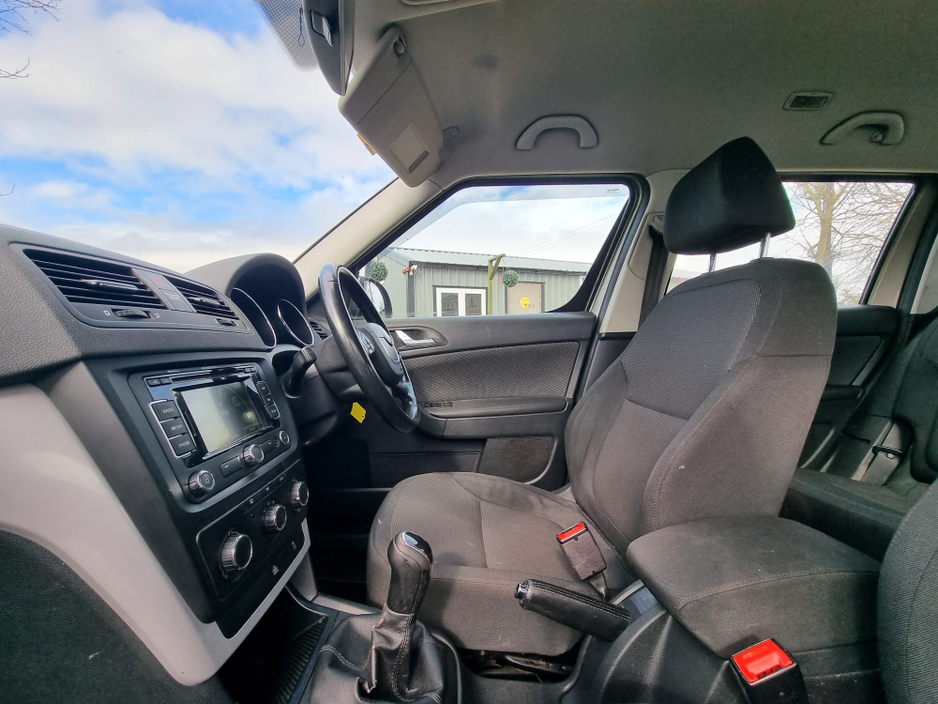 2012 Skoda Yeti - image 12