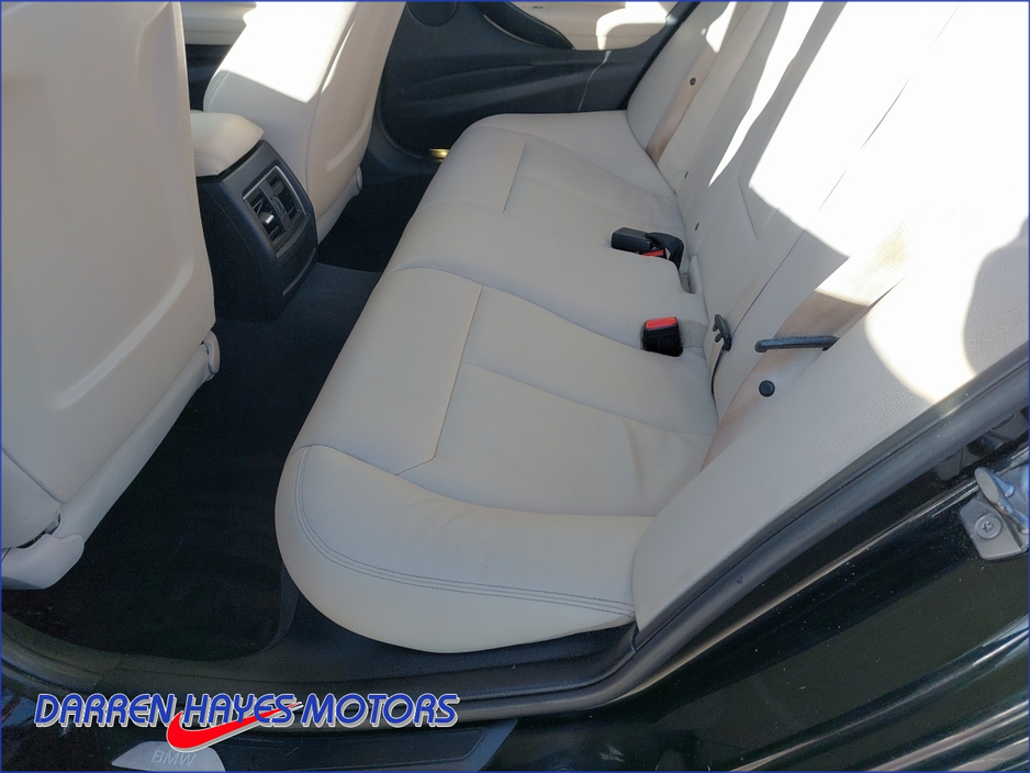 2016 BMW 3 Series - image 11