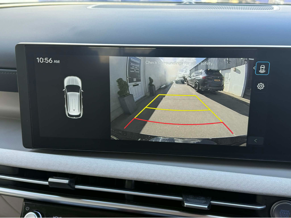 2022 BMW 3 Series - image 19