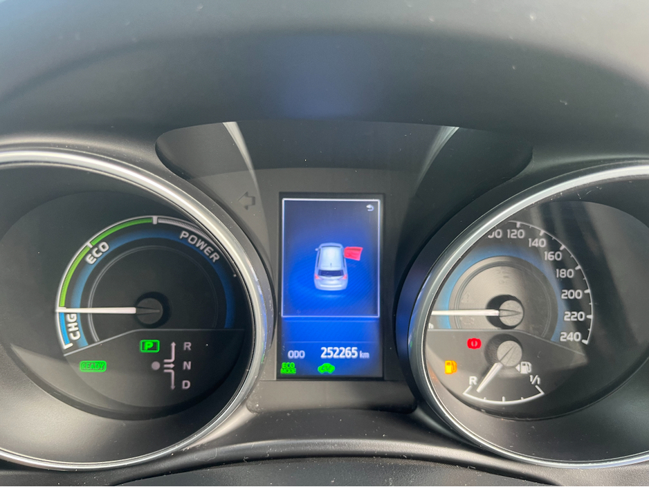 2015 Toyota Auris - image 12